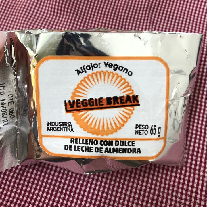 photo of Veggie Break Alfajor Vegano Relleno con Dulce de Leche de Almendra shared by @margenco on  25 Jul 2021 - review