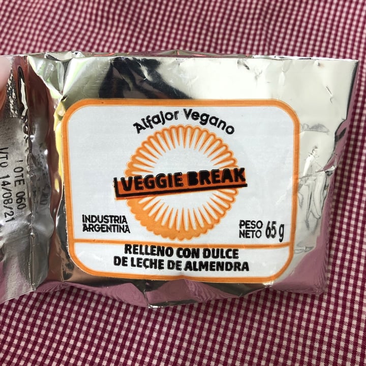 review photo of Veggie Break Alfajor Vegano Relleno con Dulce de Leche de Almendra shared by @margenco on 25 Jul 2021 - review