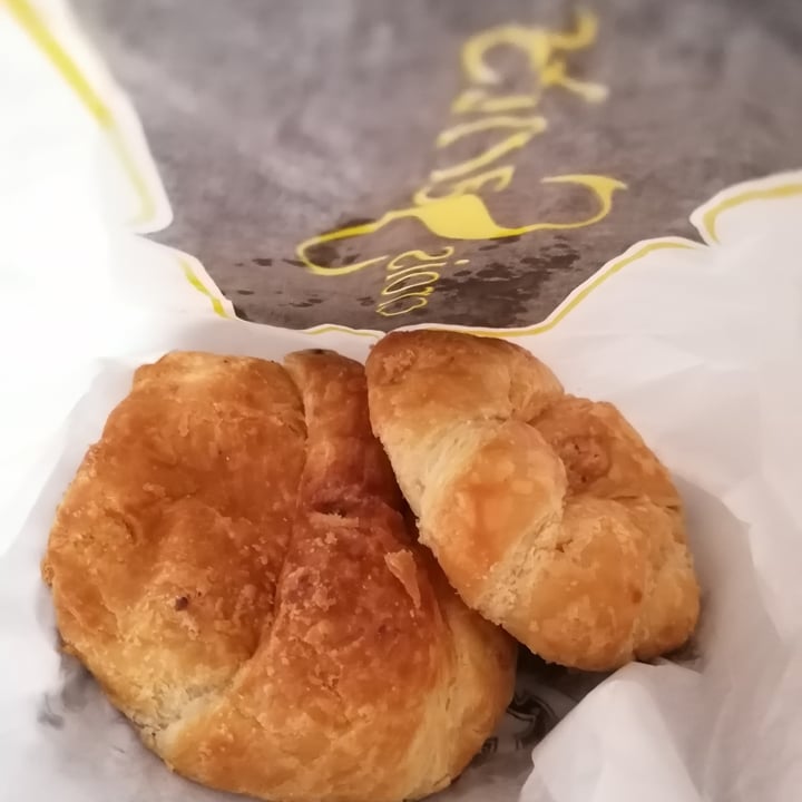 photo of CroisSants Croissant shared by @liteloca on  15 Sep 2020 - review