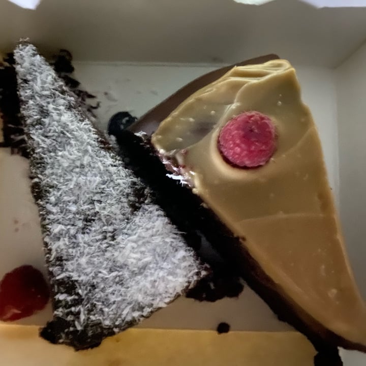 review photo of Genius Central Singapore Raw beetroot cake shared by @piggy-egg on 20 Mar 2022 - review