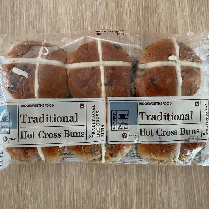 photo of Woolworths Food Traditional Hot Cross Buns shared by @thehumblechickpea on  06 Aug 2021 - review