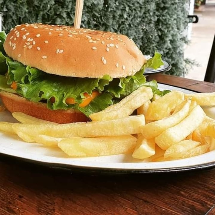 photo of Gastronomía Nueve y 45 Hamburguesa T Y H shared by @bernardini96 on  18 May 2022 - review
