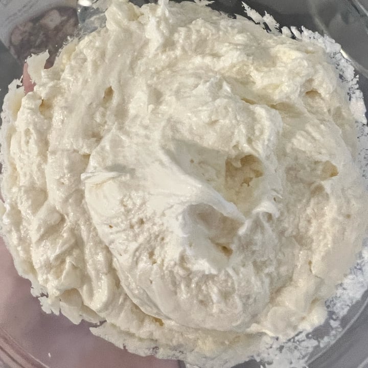 photo of Cinnaholic Victoria Classic Frosting shared by @veganmika on  27 Nov 2022 - review