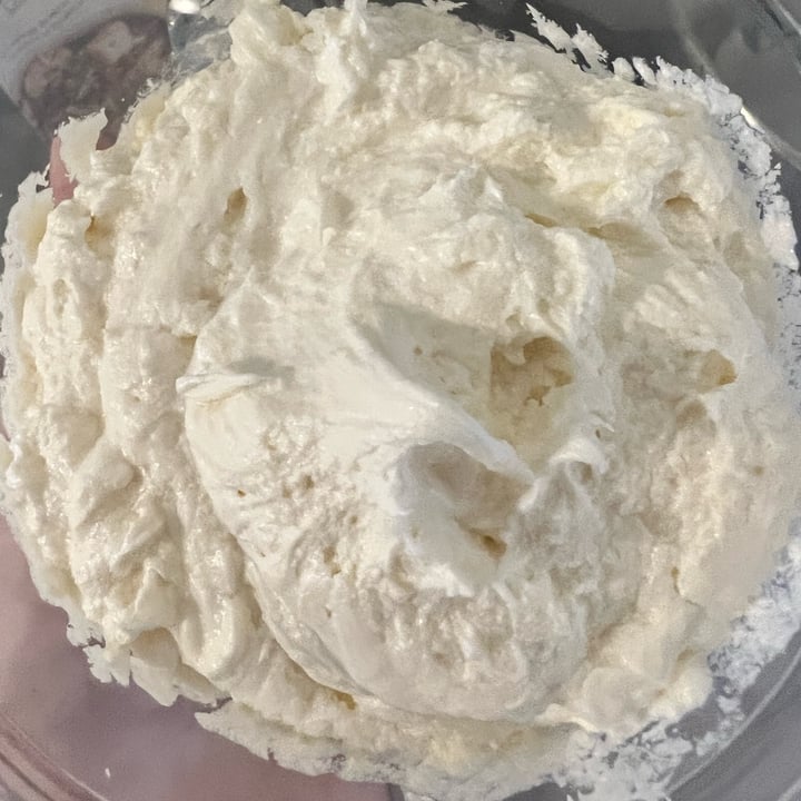 review photo of Cinnaholic Victoria Classic Frosting shared by @veganmika on 27 Nov 2022 - review