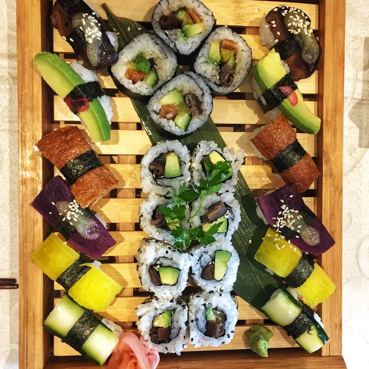 review photo of Hokkaido Restaurante Japonés Sushi variado shared by @anemyah on 01 Oct 2020 - review