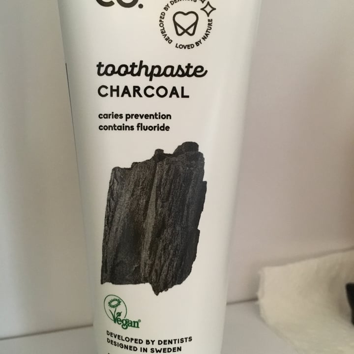 photo of The Humble Co. Natural toothpaste Charcoal shared by @ellika on  25 Dec 2021 - review