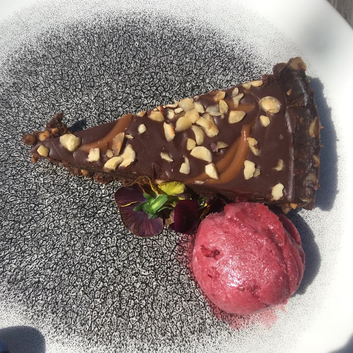 photo of The Libertine Chocolate and Praline Tart shared by @pepoty on  30 Apr 2022 - review