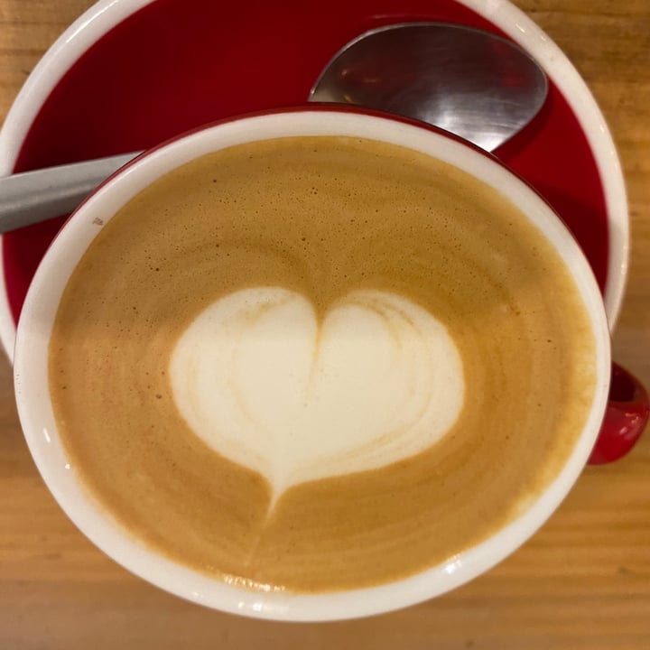 review photo of Chillin' Cafe café con leche de avena shared by @daianavegana on 07 Sep 2022 - review