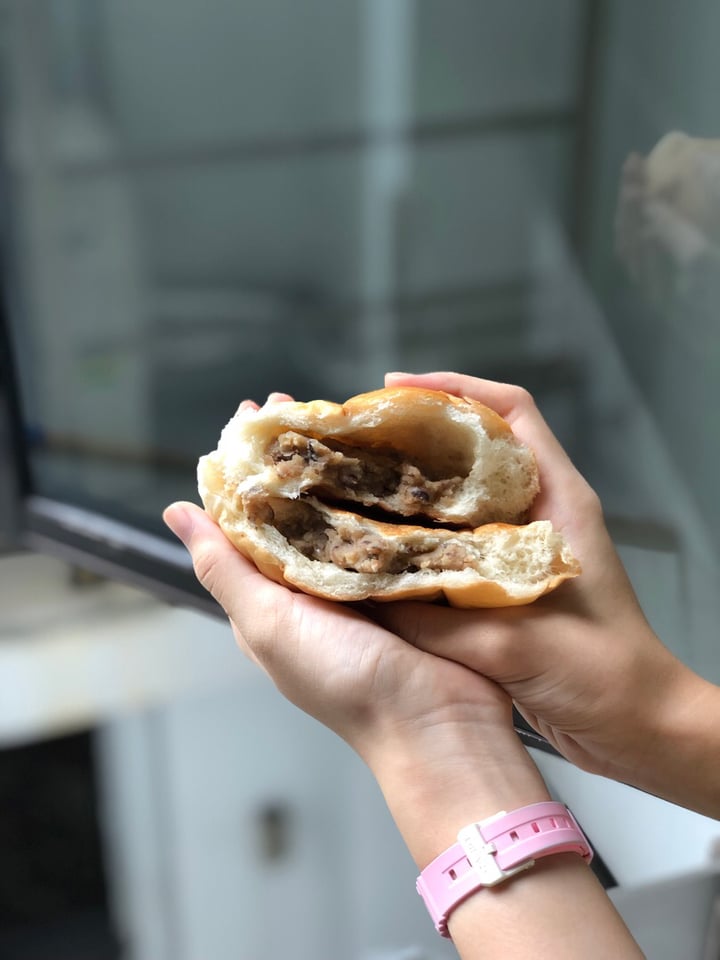 photo of Almond Bakery (Vegetarian) Cowpea Bun shared by @peasfulpea on  19 May 2019 - review