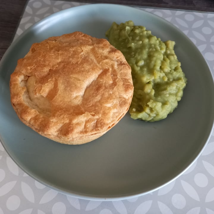 photo of Pukka Pies Smoky Cheddar Flavour & Onion Pie shared by @trailrunningman on  31 Mar 2022 - review