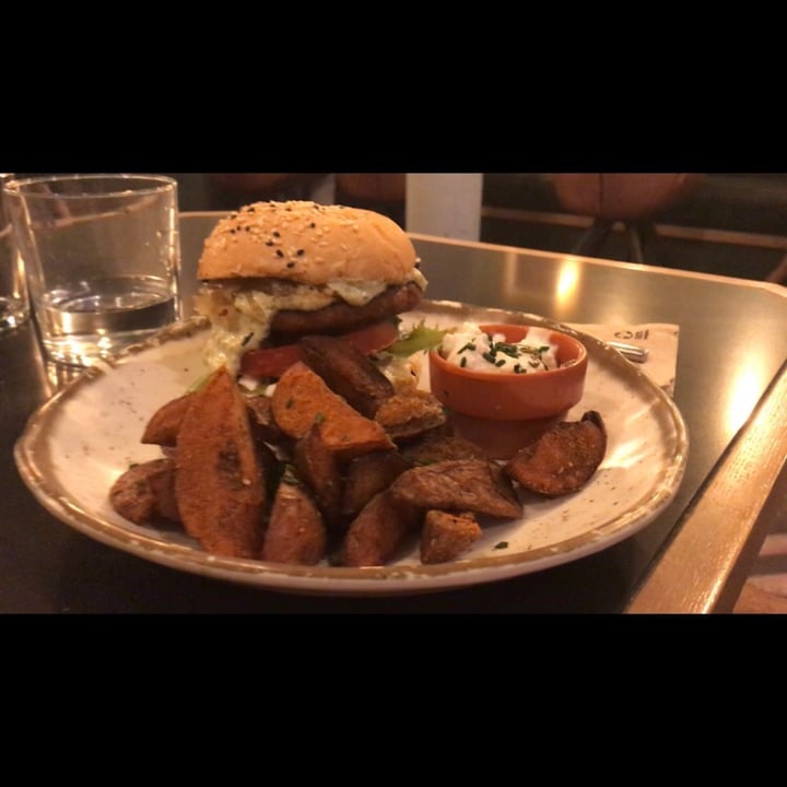 review photo of The Green Affair Moving mountains burger "Chiado" shared by @vegandumbo on 16 Jul 2020 - review