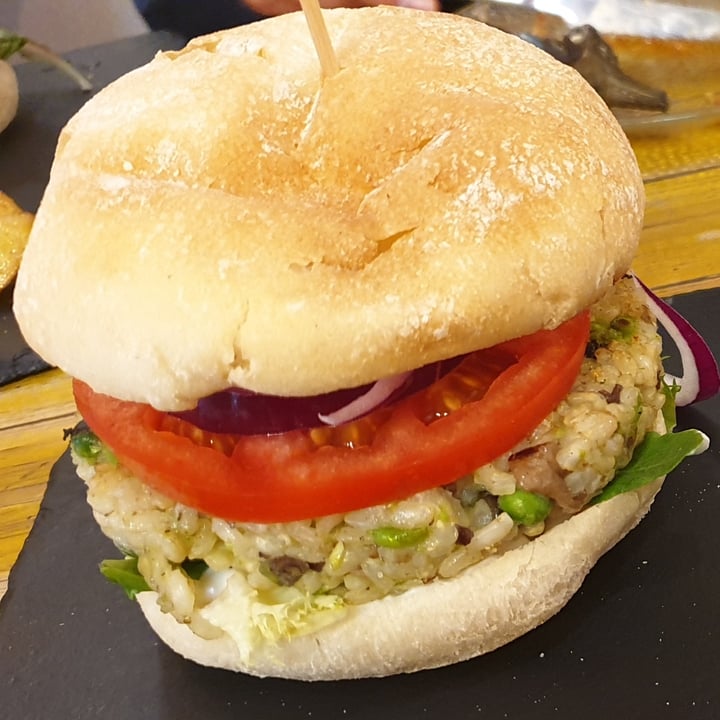 review photo of Pura Vida Vegan Bar (Santa y Pura) Hamburguesa AnimaNaturalis shared by @tereytere on 02 Apr 2021 - review