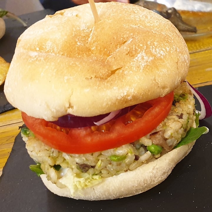 photo of Pura Vida Vegan Bar (Santa y Pura) Hamburguesa AnimaNaturalis shared by @tereytere on  02 Apr 2021 - review