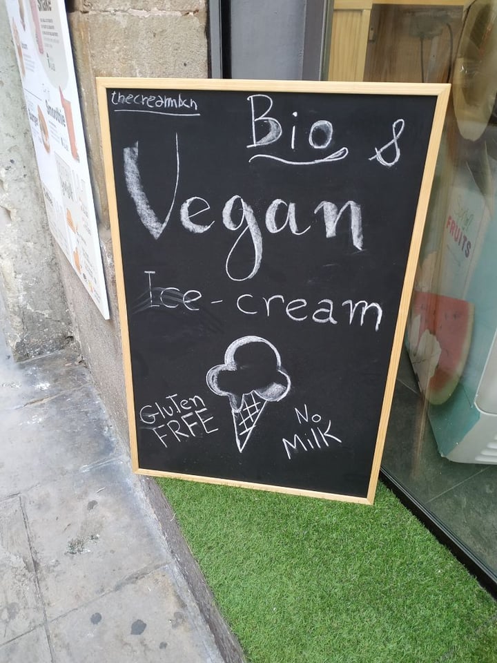 review photo of The Cream Bcn Helado con frutos rojos shared by @youeatveggie on 26 Mar 2020 - review