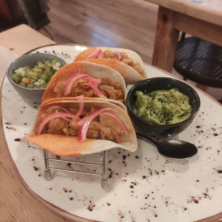 photo of Café Floh Tacos De Jackfruit shared by @carlosjavierpt on  28 May 2022 - review