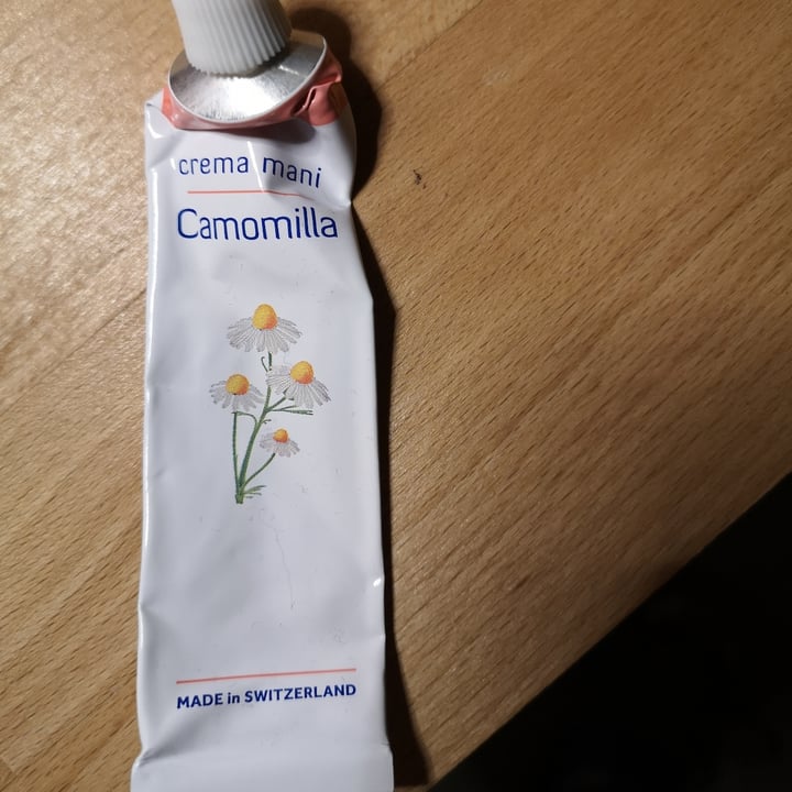 photo of Swiss Just Crema mani camomilla shared by @lacarotaverde on  13 Apr 2022 - review