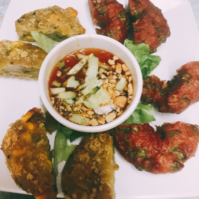 Photo du plat “Deep Fried Fish Cakes and Prawn Cakes”