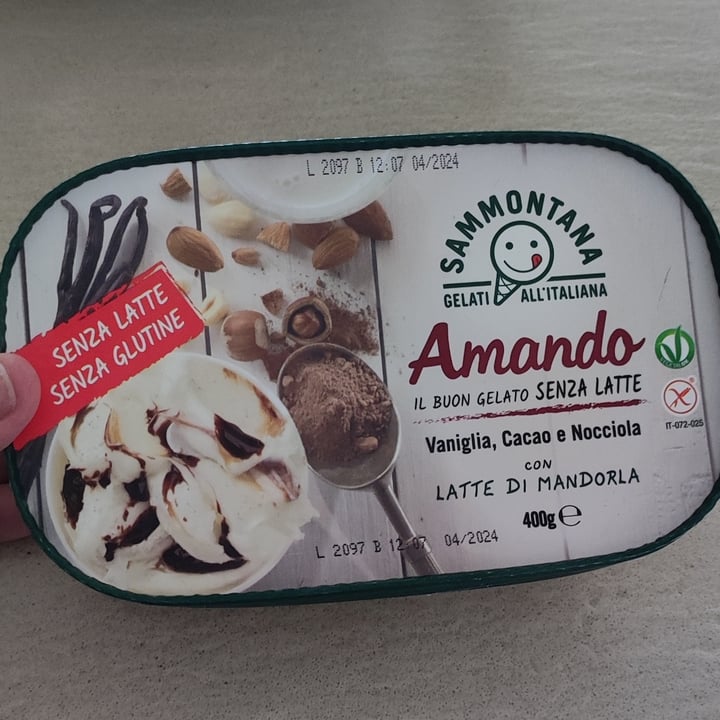 review photo of Sammontana Amando Sammontana gelato Vaniglia Cacao Nocciola shared by @mocadema on 04 Jun 2022 - review