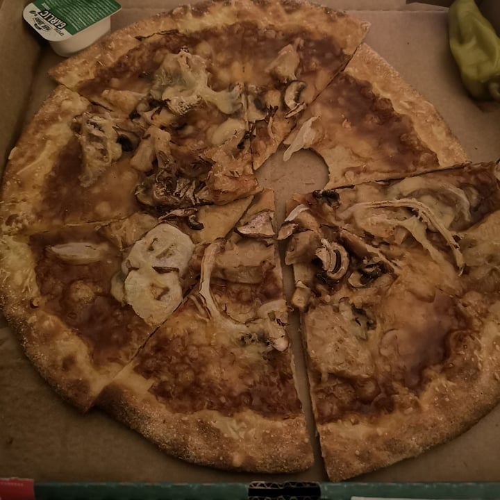 photo of Papa John's Pizza - Disponible a domicilio y a recoger. Green Chicken Bbq shared by @ouzyyy on  19 Dec 2021 - review