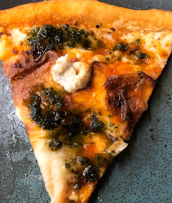 photo of Vegan Inc. Miyana Polanco Pizza tres quesos shared by @stephannievegan on  19 Dec 2019 - review