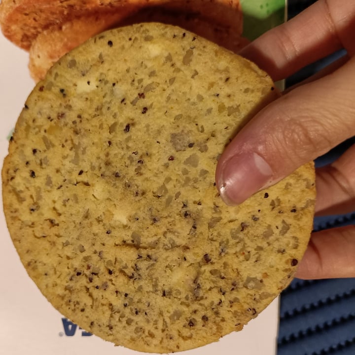 review photo of Esselunga Burger a base di fave, Quinoa E Curcuma shared by @pipermclean on 13 Apr 2022 - review