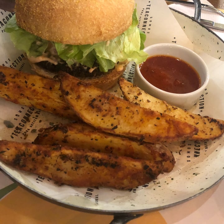 photo of Tea Connection Madre Burger shared by @lucaseggi on  09 Mar 2022 - review