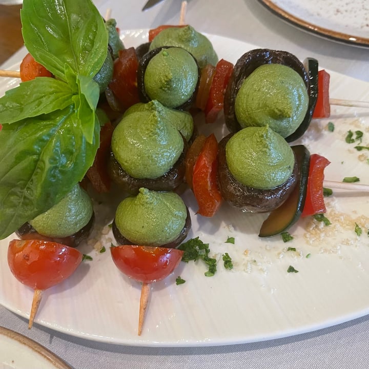 photo of Levél Veggie Bistro Brochetas De Champiñón shared by @ninafrancisca on  01 Dec 2022 - review