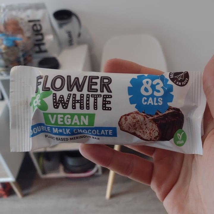photo of Flower & white Double m*lk chocolate shared by @thedappervegan on  17 Feb 2022 - review