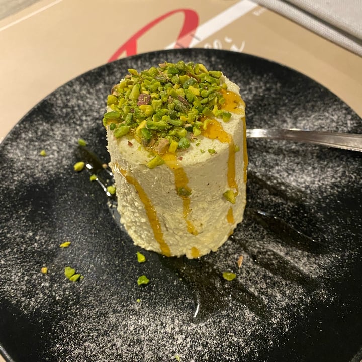 review photo of Pizzeria Fratelli Roselli Semifreddo Al Pistacchio Vegano shared by @plantbasedeguzki on 13 Jun 2022 - review