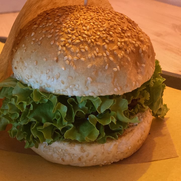review photo of YAYA BURGER BAR IZAKAYA Beyond Total Chori Burger shared by @jordivalentini on 06 Jun 2022 - review