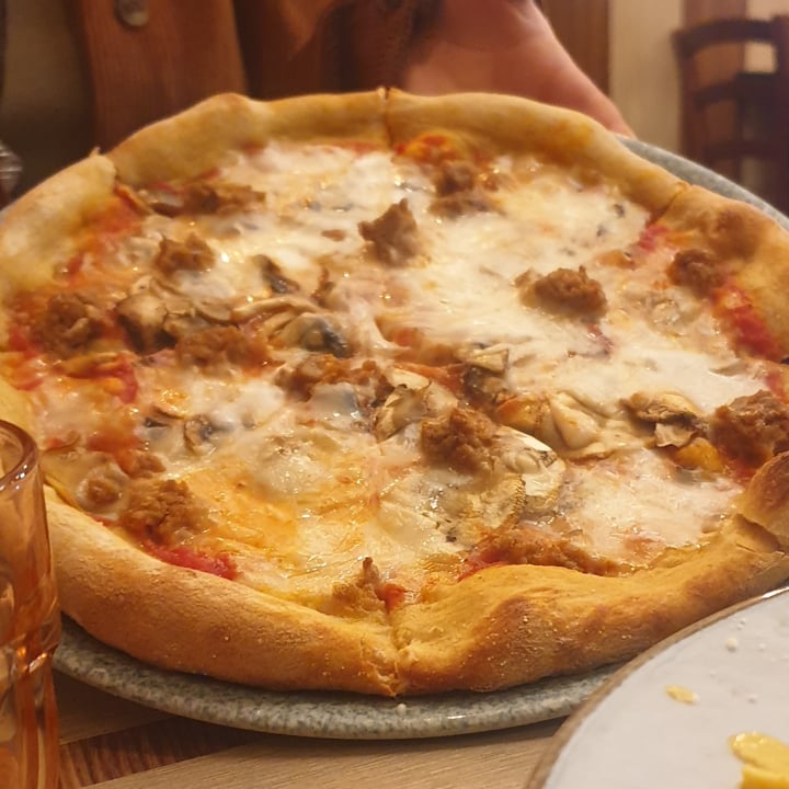 photo of Rifugio Romano pizza vegana Bosciaiola shared by @siaale on  19 Nov 2022 - review