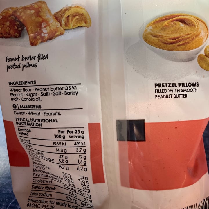review photo of Woolworths Pretzel Snack Peanut Butter Filled Pretzel Pillows shared by @vegansince2019 on 01 Aug 2021 - review