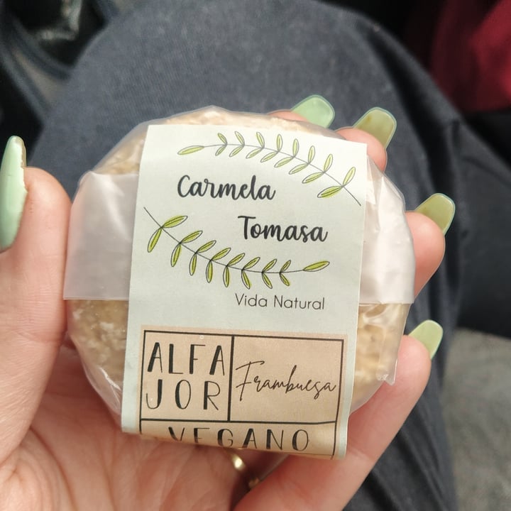 review photo of Carmela Tomasa Alfajor de Frambuesa shared by @navrronicole on 17 Aug 2021 - review