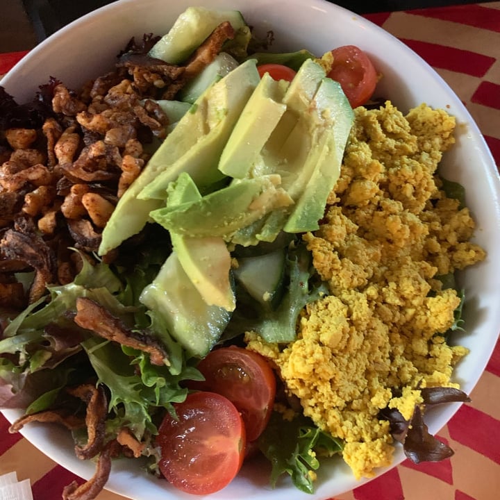 photo of City O' City Avocado Club Salad shared by @angelicabiancaa on  24 Mar 2021 - review