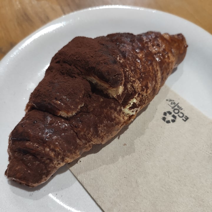 photo of Beagle Pastelería Vegana Croissant de tiramisú shared by @bettt on  29 Aug 2021 - review