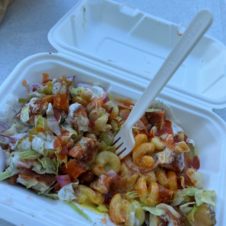 photo of Curbside Comforts Deluxe Buffalo Mac and Cheese shared by @annielufkin on  05 Jun 2022 - review