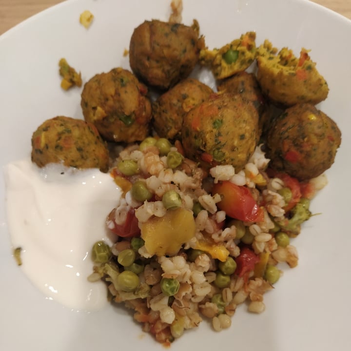 photo of IKEA Bologna vegan meatballs shared by @biancafurii on  07 Dec 2022 - review
