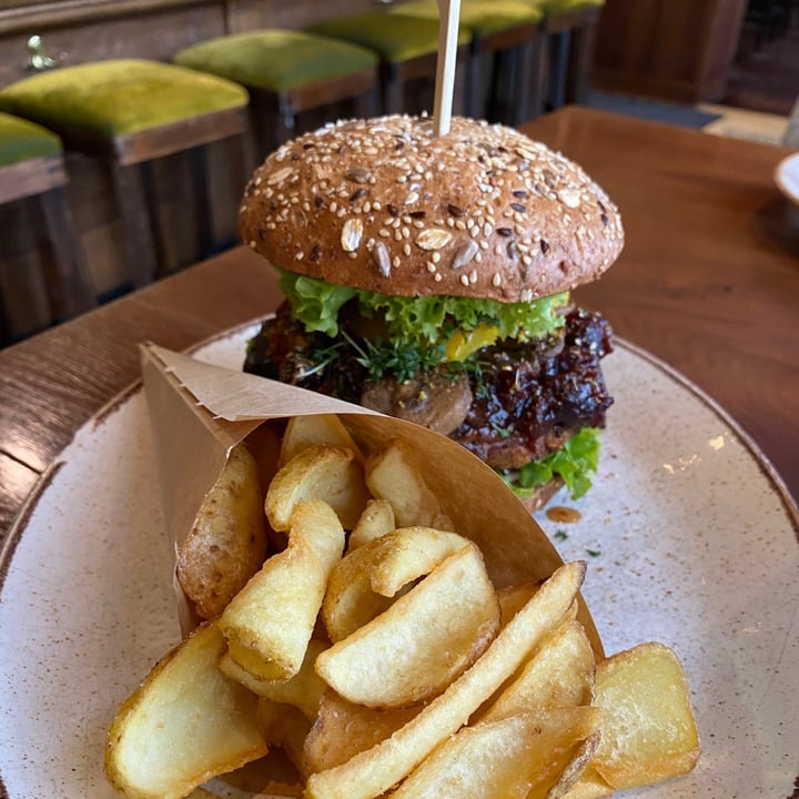 review photo of Orange Die Burgermanufaktur Juniper & Cranberry shared by @liki181 on 17 Jul 2022 - review