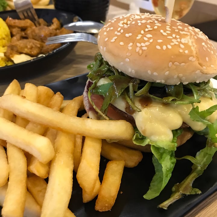 review photo of GreenDot - NEX Fresh Mix Mushroom Burger with Fries (Vegan) shared by @ziggyradiobear on 16 May 2019 - review