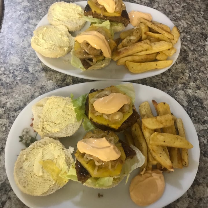 review photo of Fry's Family Food The Big Fry Burger shared by @meauwmari on 14 Jun 2020 - review
