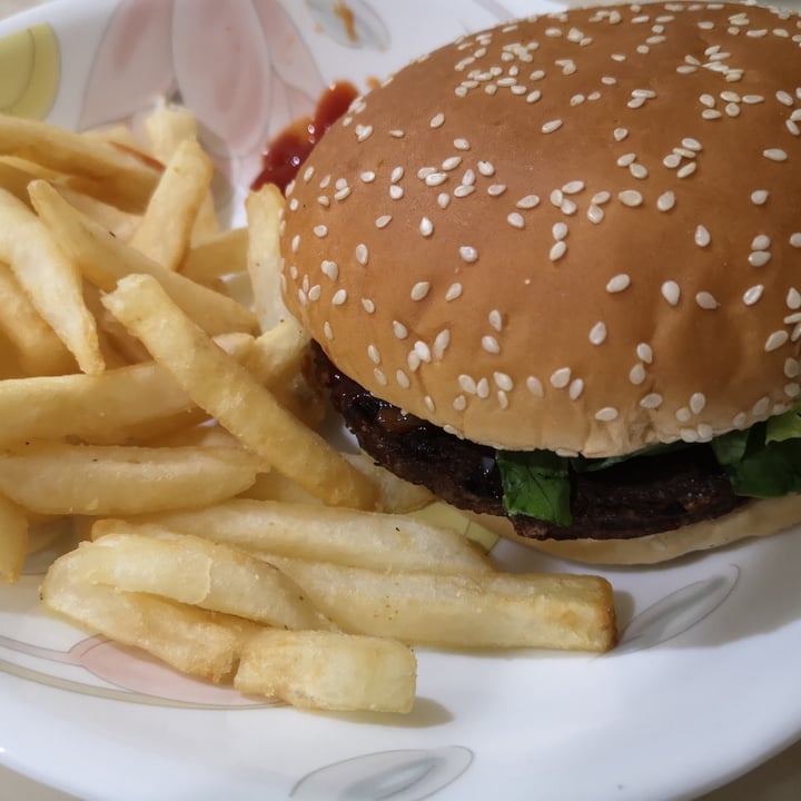 photo of Burger King Plant-based Whopper shared by @minarobert on  18 Jun 2021 - review