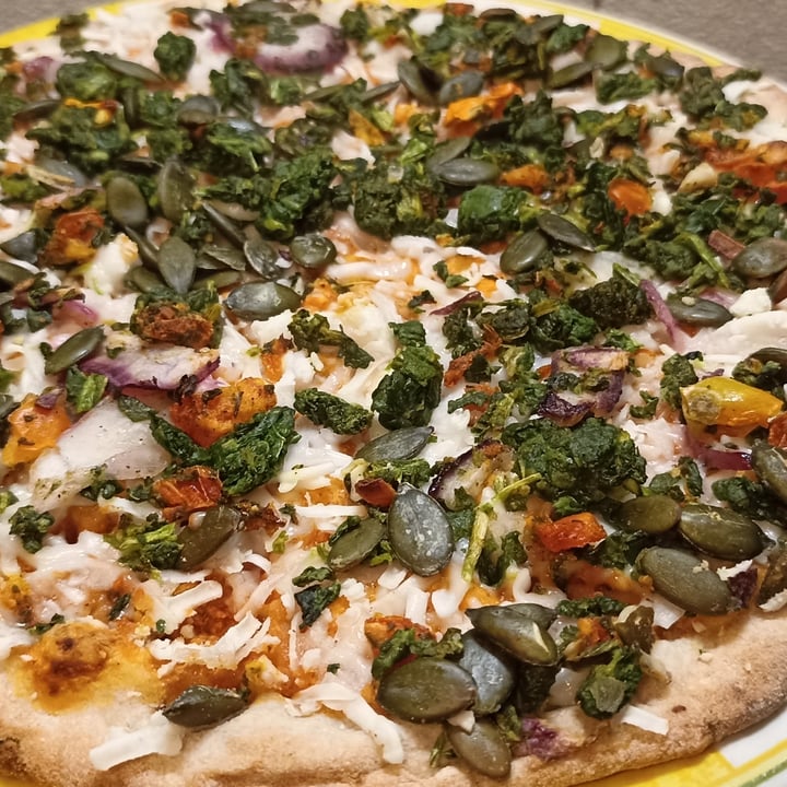 review photo of Dr. Oetker Pizza de espinacas y semillas de calabaza shared by @angeladavis on 08 Nov 2022 - review