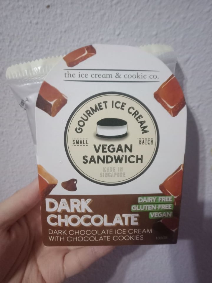 photo of The Ice Cream & Cookie Co Vegan Dark Chocolate Ice Cream Sandwich shared by @niloaim on  29 Nov 2019 - review