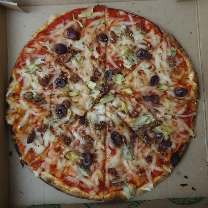 photo of Vegan E Meet Italy Foresta pizza shared by @natasha1912 on  05 Apr 2021 - review