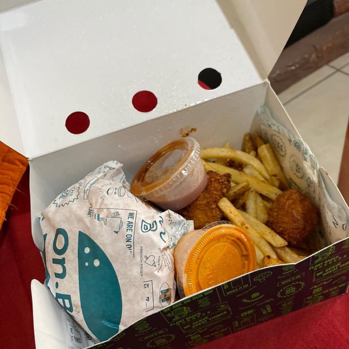 photo of On Bun Plant Based Burgers Combo On Bun Burger shared by @coralgzz on  30 Sep 2021 - review