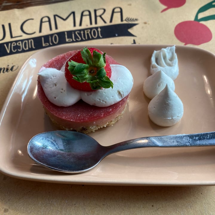 review photo of Dulcamara Vegan Bakery & Bistrot cheesecake crudista fragola e crema vaniglia shared by @sorayyarusso on 02 Sep 2022 - review