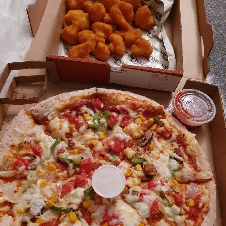 photo of Papa John's Pizza Vegan Cheese Garden Party Pizza shared by @nickyanne on  04 Jan 2021 - review