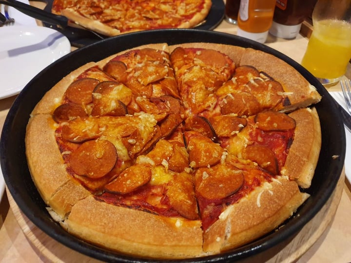 review photo of Pizza Hut Restaurants Vegan Pepperphoni shared by @desolxte on 13 Jan 2020 - review
