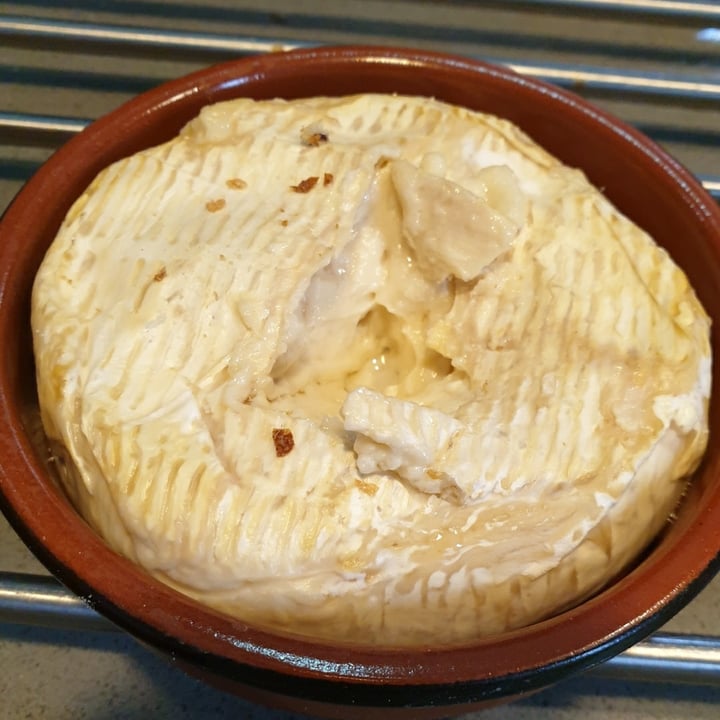 photo of Honestly Tasty Shamembert vegan cheese shared by @lydiahawkins on  23 Feb 2021 - review