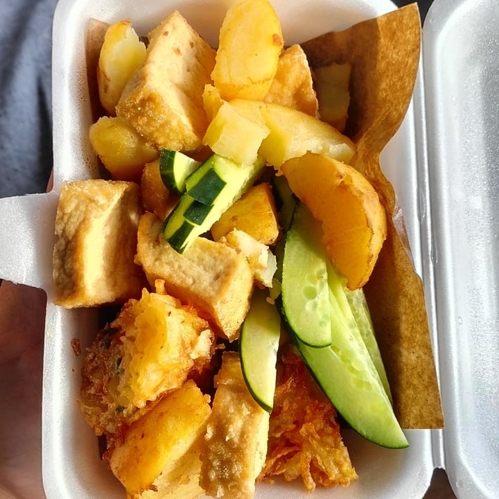 photo of Divine Realm Vegetarian Restaurant Fried Indian Rojak shared by @glitteryunicorn on  24 Mar 2022 - review